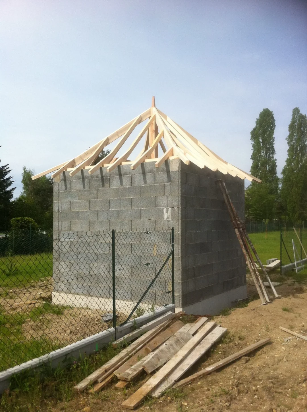 Structure de charpente traditionnelle en bois